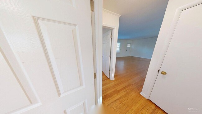 Building Photo - South Colonie Schools 2BR 1BA