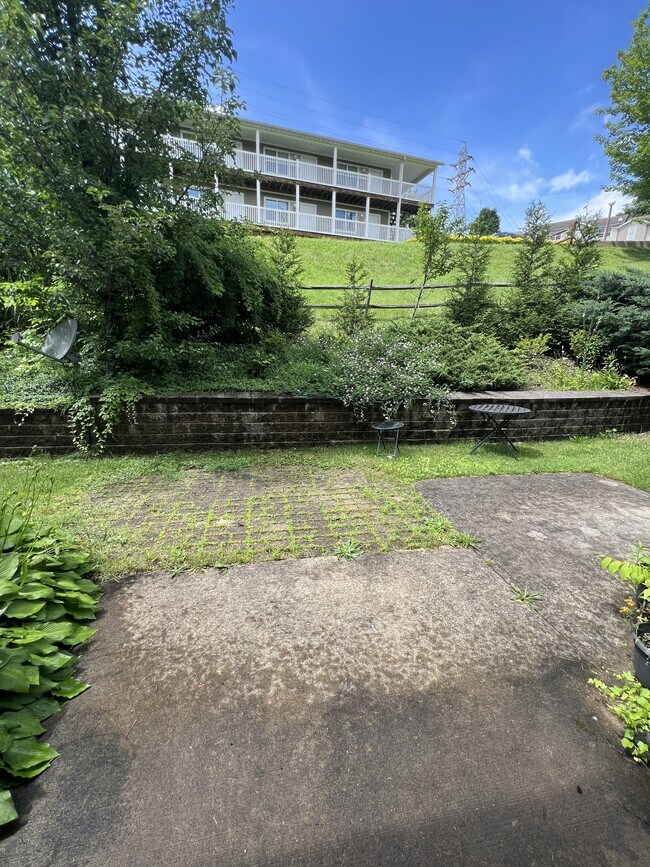 Building Photo - 171 Windwood Dr
