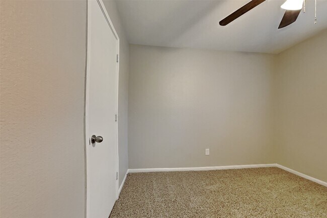 Building Photo - 2203 Longleaf Pines Ln