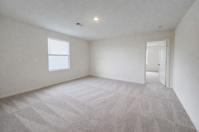 Building Photo - 669 Amesbury Rd