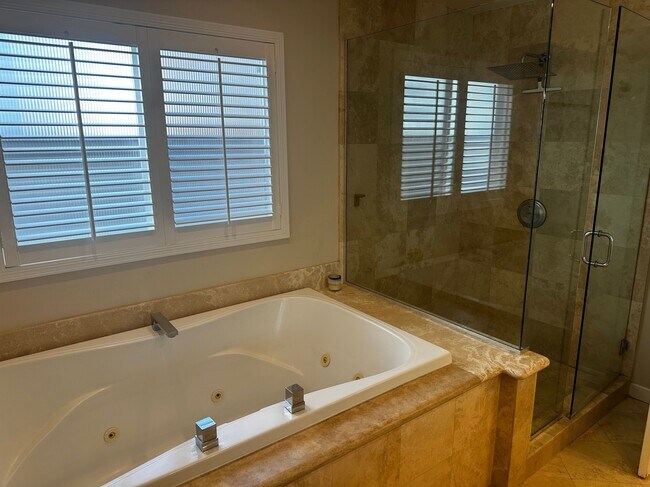 Building Photo - 425 11th St