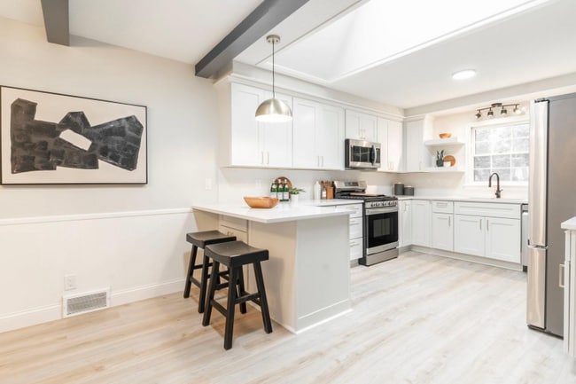 Building Photo - 9919 brookside