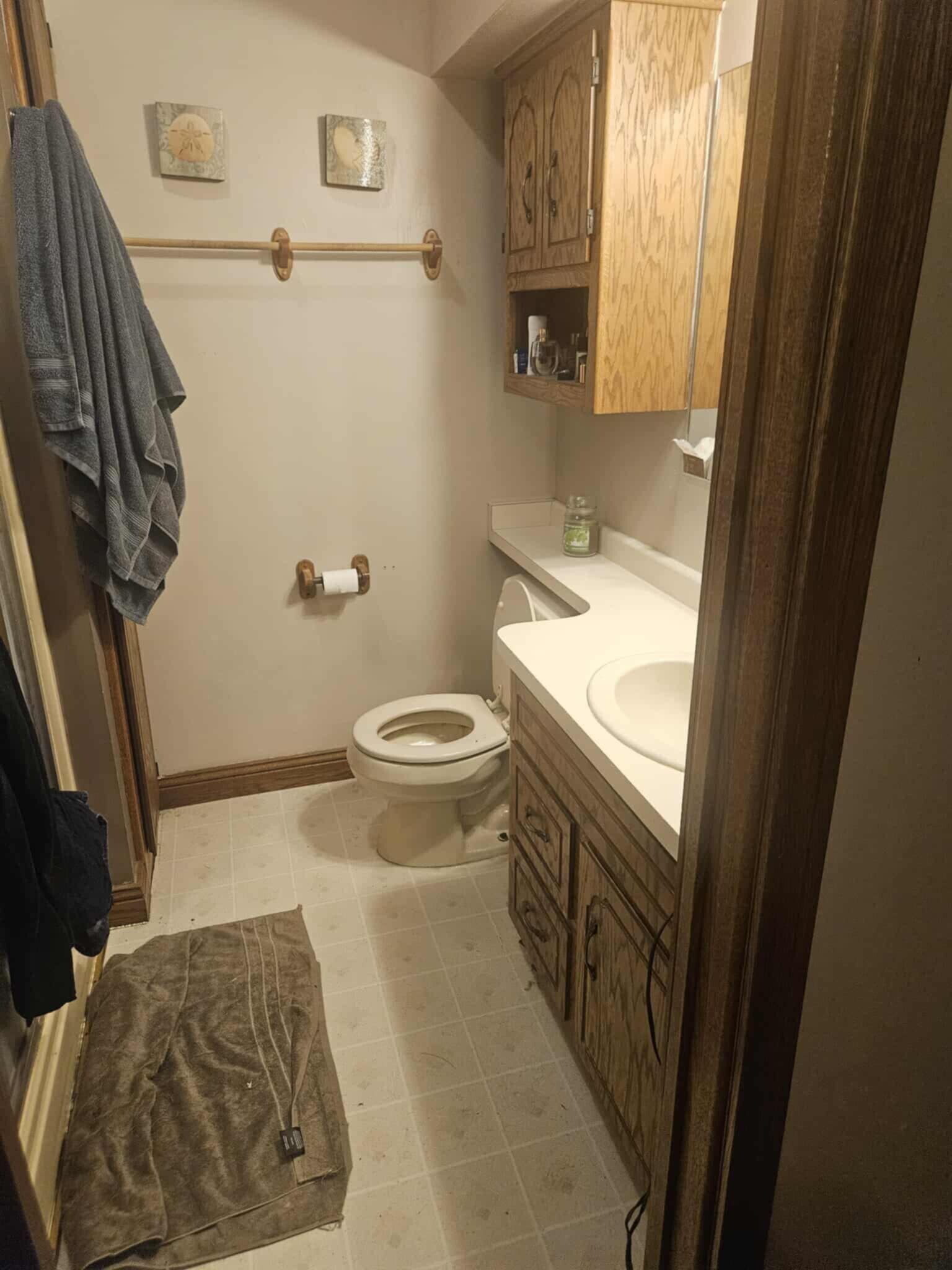 Master Bathroom - 607 W Picnic St