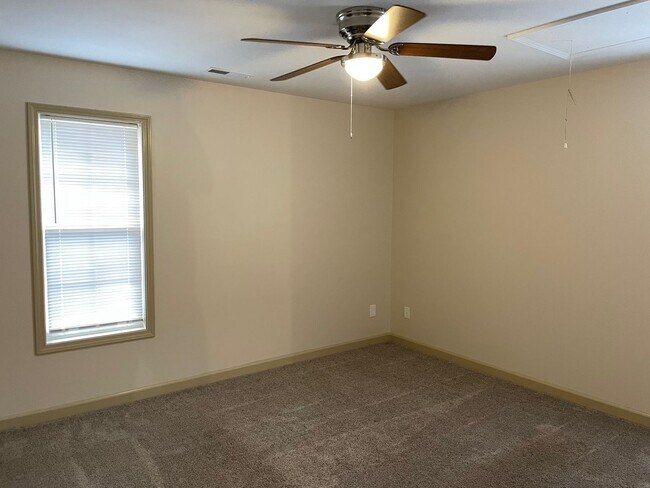 Building Photo - 1304