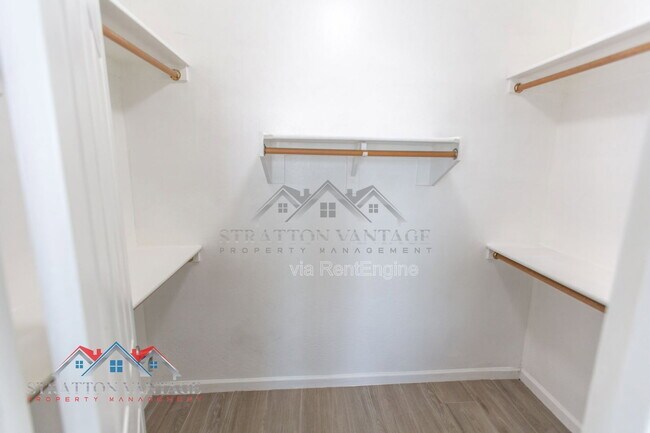 Building Photo - 3068 E Ravenswood Dr