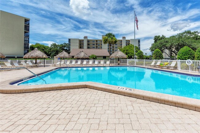 Building Photo - 2700 Cove Cay Dr
