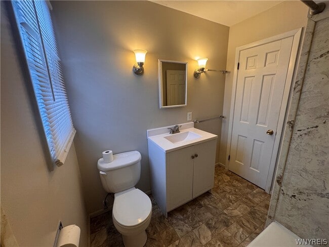 Building Photo - 10035 Creek Rd