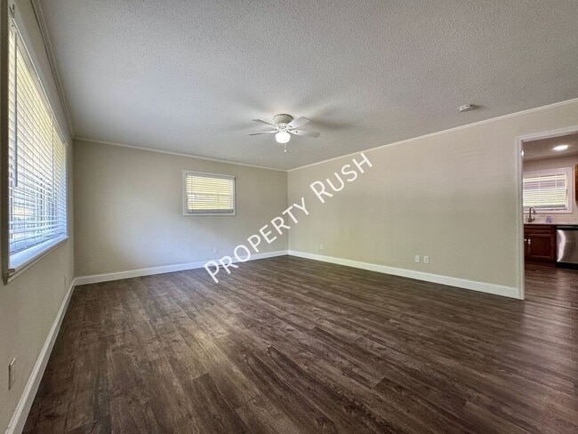 Building Photo - 209 Signal View St