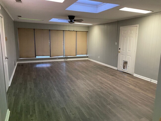 Building Photo - 6172 Whitman Ave