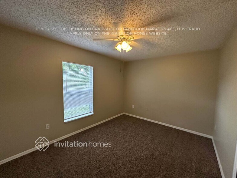 Building Photo - 2165 Clearwater Dr