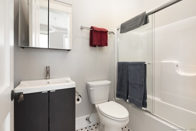 Building Photo - 33 Sharon Rd