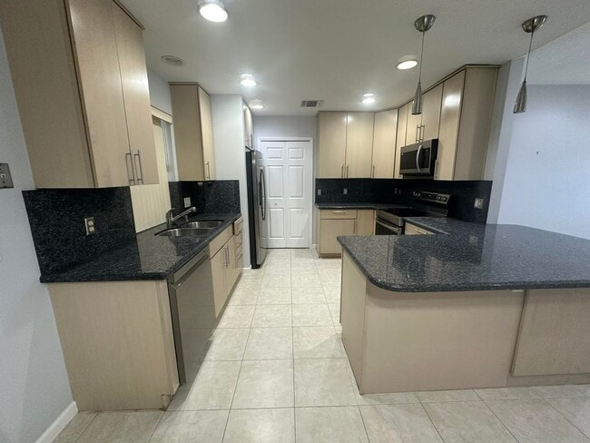 Building Photo - 1896 SW Cameo Blvd