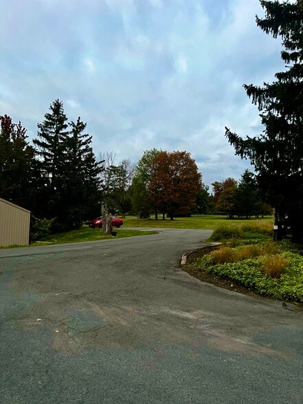 Building Photo - 1049 Danby Rd