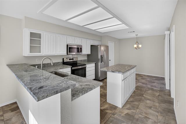 Building Photo - 1009 McCoy Dr