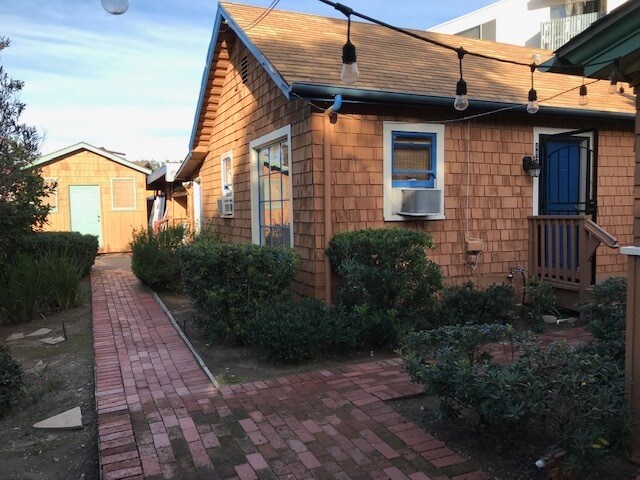 Building Photo - 4979 Randlett Dr