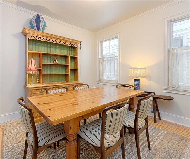 Building Photo - 461 Spring St