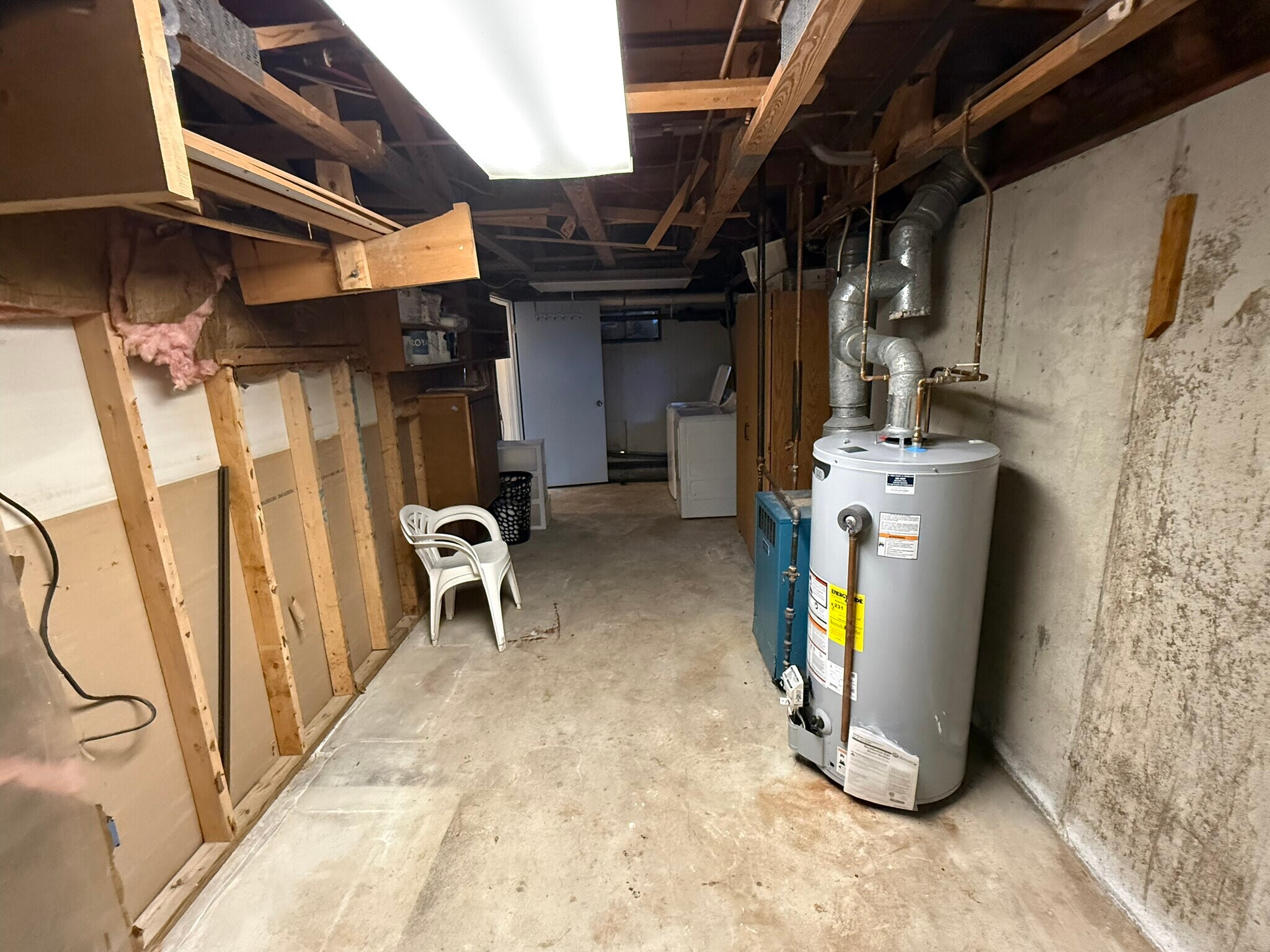 Washer/Dryer/Storage 2 - 513 Tidewater Dr