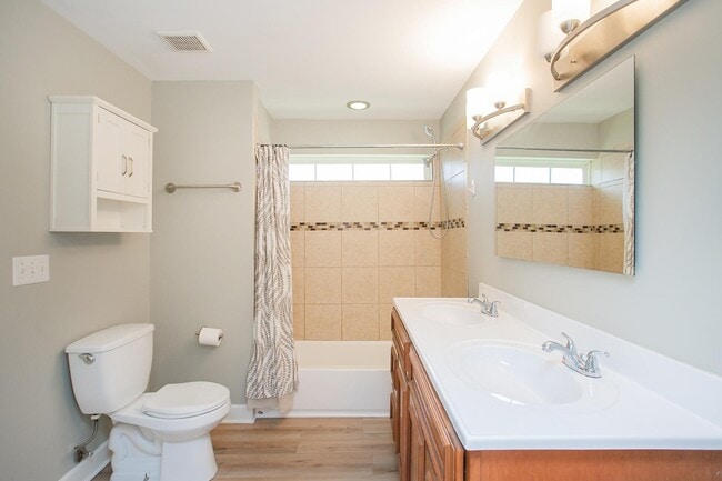 Building Photo - 1014 Douglas Ave