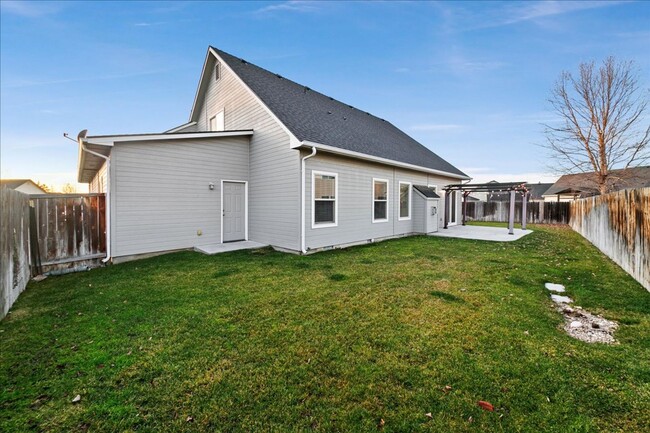 Building Photo - Gorgeous Two-Story Home in Star!