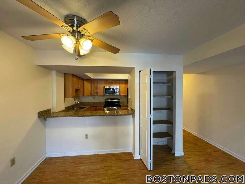 Building Photo - 345 Franklin St