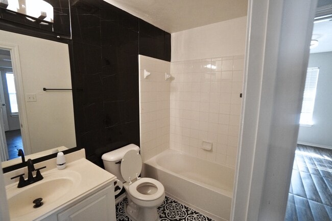 Building Photo - 12411 Oriole Lake Way