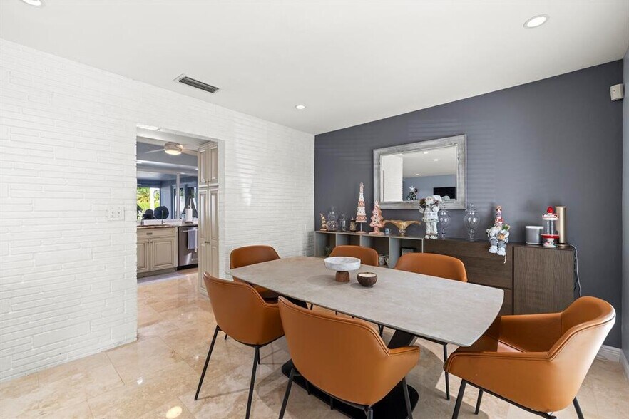 Building Photo - 6251 NE 19th Ter