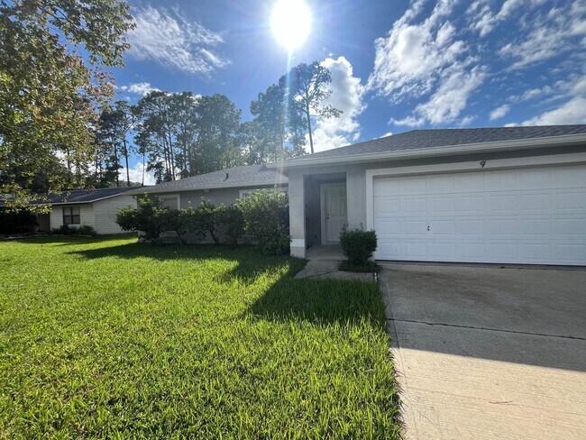 Building Photo - Super Cute 3 Bedroom 2 Bath in Great Locat...