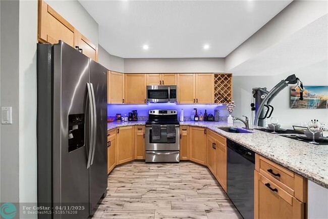 Building Photo - 914 Orange Isle