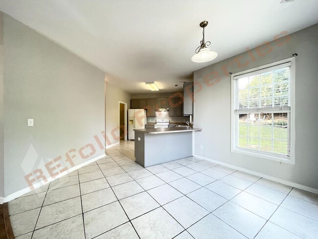Building Photo - Lovely 4 Bedroom, 2.5 Bath Single-Family H...