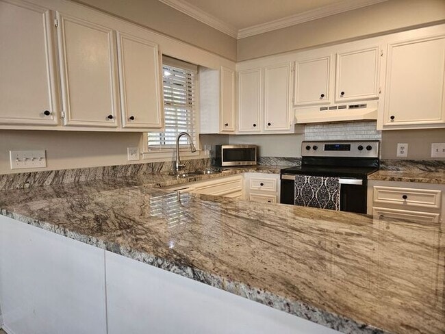 Building Photo - Gillcreek at Forest Lake