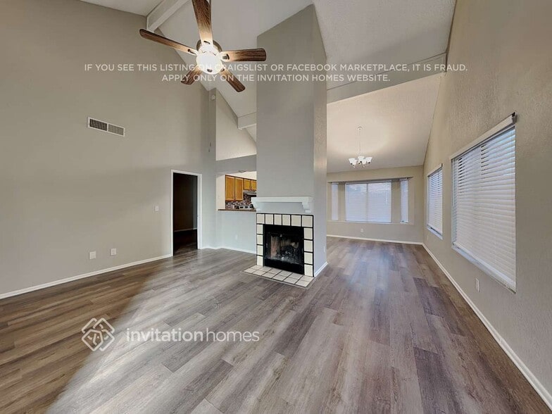 Building Photo - 2106 W Monona Dr