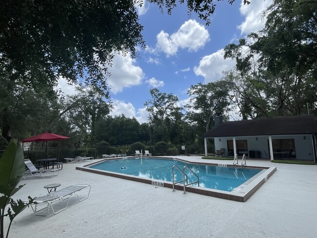 Building Photo - 226 Riverbend Dr