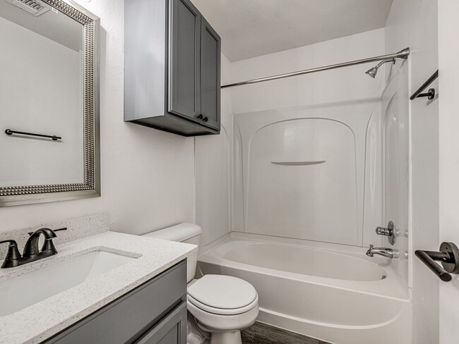 Building Photo - Charming Fully Renovated Home in Valencia ...