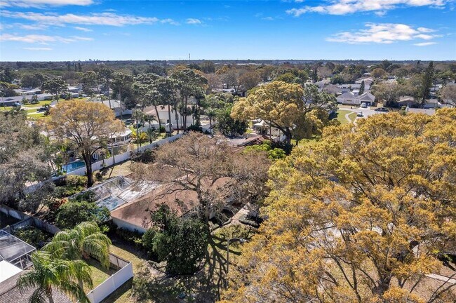 Building Photo - 8789 Maplewood Rd