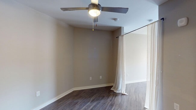 Building Photo - Studio Apartment in Melrose Heights- Close...