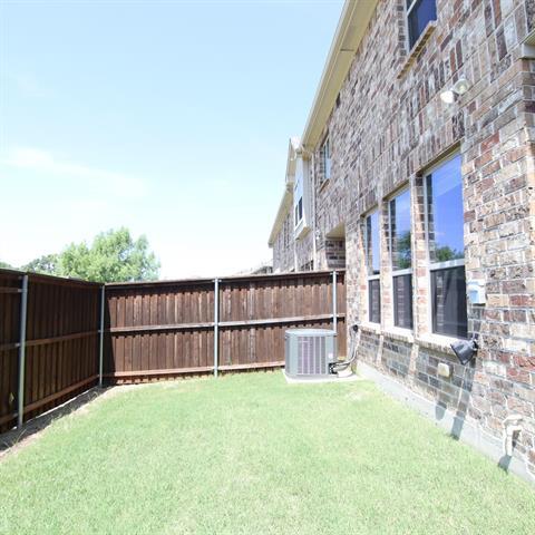 Building Photo - 544 Sequoia St