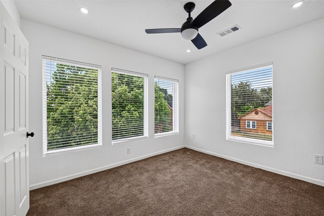 Building Photo - 3701 Hutchins St