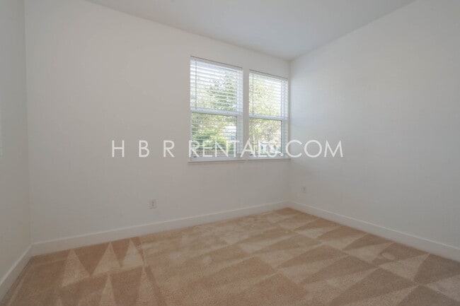 Building Photo - Hansen Village: Spacious 4-Bed Two Story H...