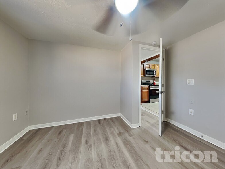 Building Photo - 14931 Pine Crest Rd