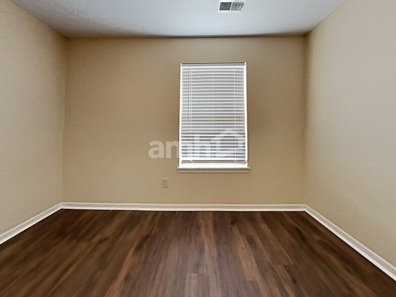 Building Photo - 760 Franklin Lakes Blvd