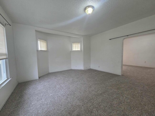 Building Photo - Spacious Home with large back yard!