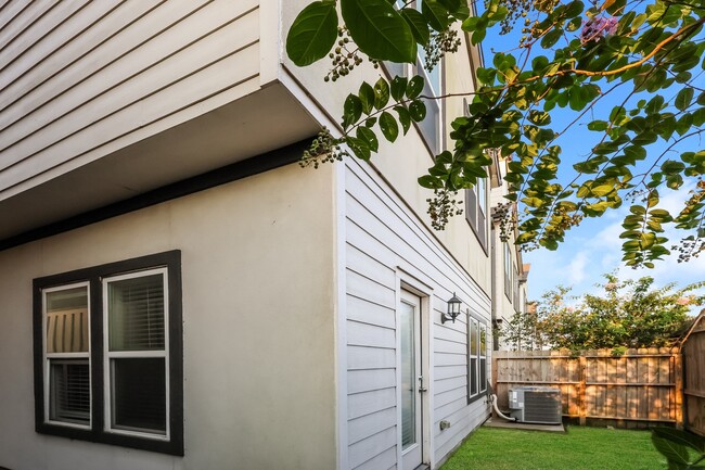 Building Photo - 381 N Centro Cir