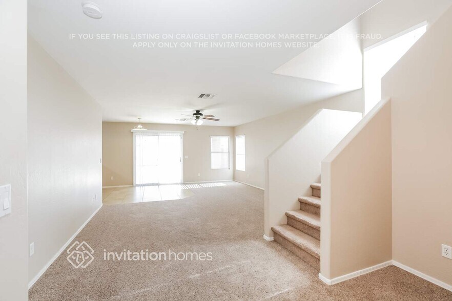 Building Photo - 11718 W Laurel Ln