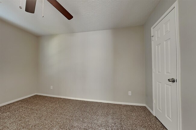 Building Photo - 6 E Summer Storm Cir