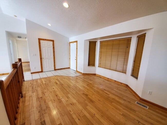 Building Photo - Beautiful Springville Heights home