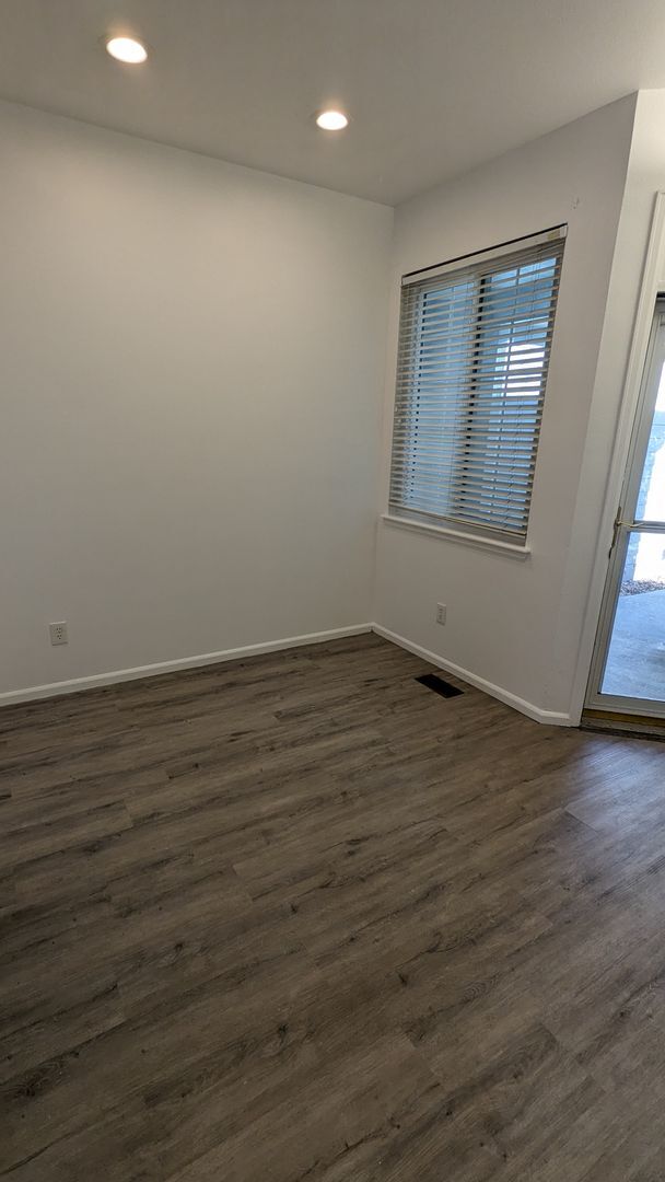 Building Photo - NICE 3 BDRM, 3 BATH, 2-CAR GARAGE + CLUBHOUSE AND POOL! AVAILABLE OCT. 1st