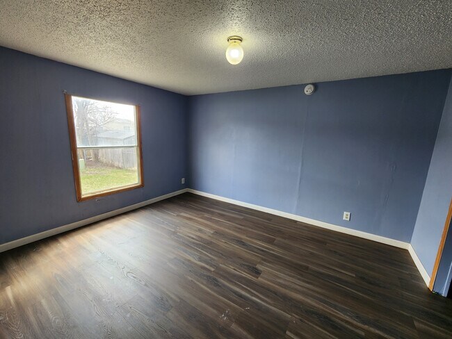 Building Photo - 700 W Ridgeway Ave
