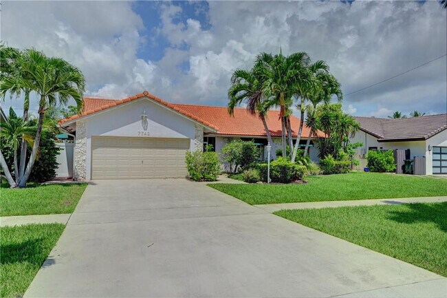 Building Photo - 7743 W Country Club Blvd