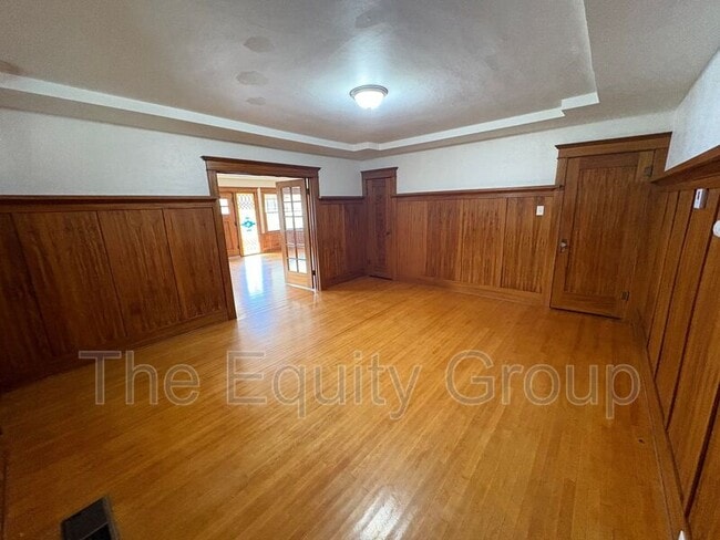 Building Photo - 1410 W Main St