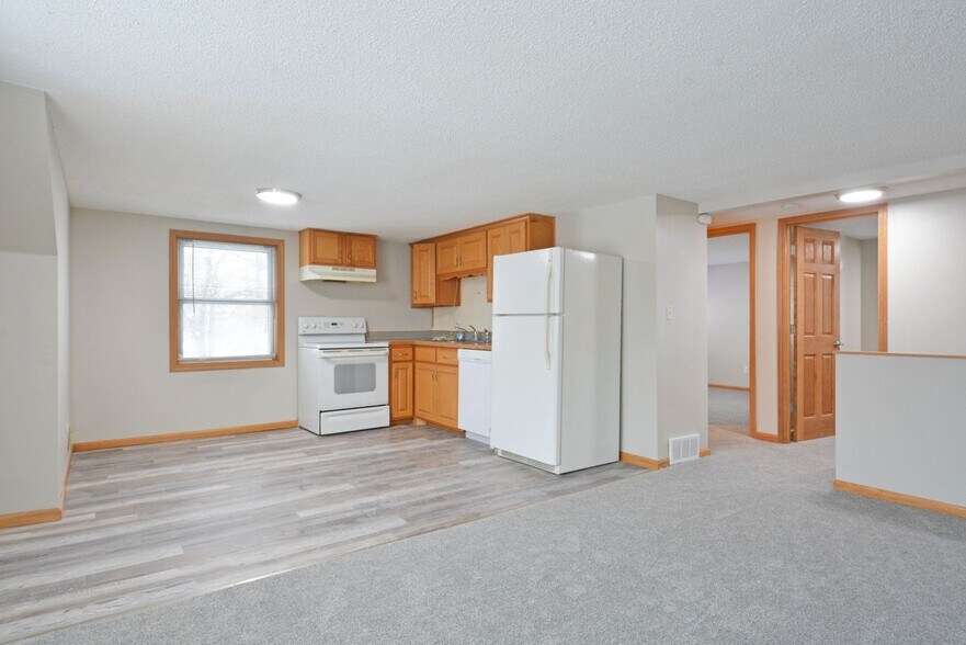 Building Photo - 2153 Green Ave